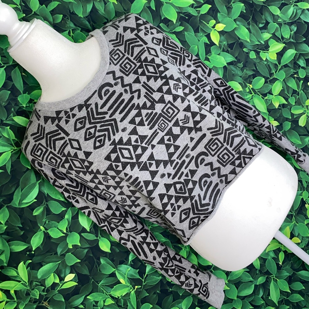GEO AZTEC PRINT LONG-SLEEVE MID-CROP TOP · SIZE M - Picture 2 of 5